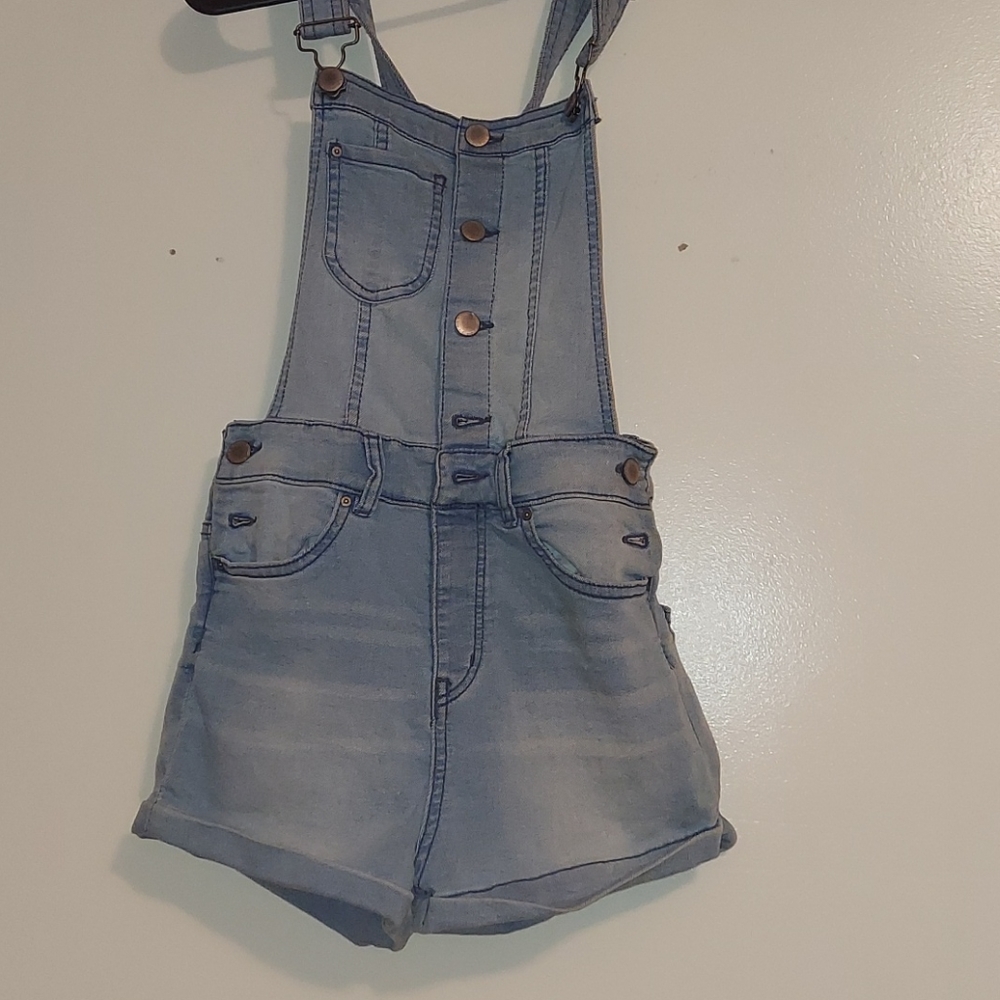 Divided size 6 overall shorts